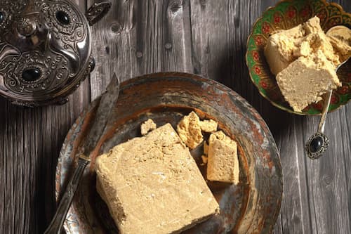حلوا ارده پسته ای عقاب دارای کیفیت برتر و درجه یک